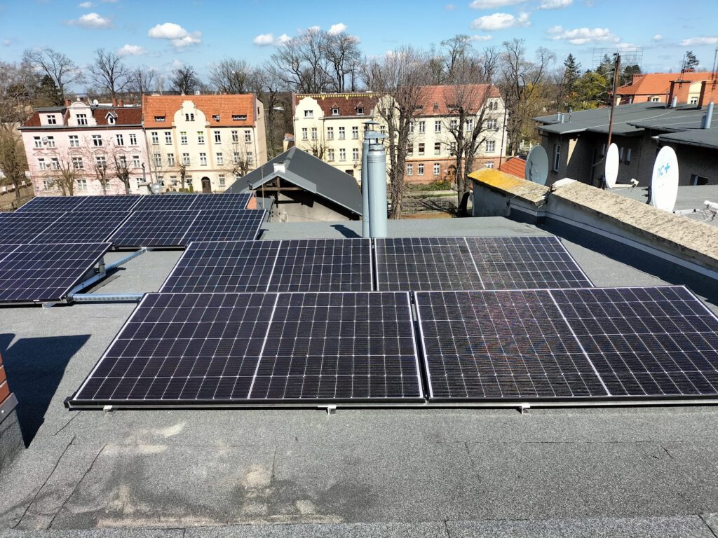 systemy fotowoltaiczne Mackowski - dwóch klientów kamienicy - Świebodzice na Dolnym Śląsku 