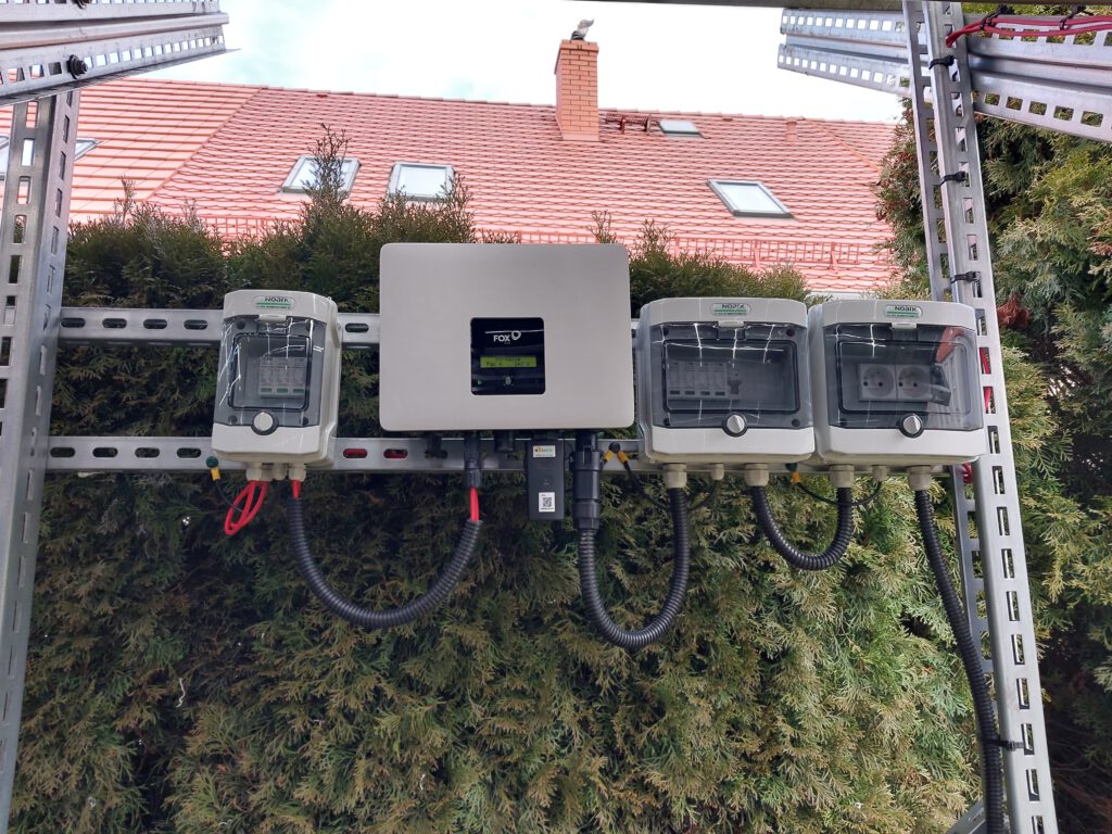 systemy fotowoltaiczne Mackowski - 3,5 KW instlacja jednofazowa w ogródku