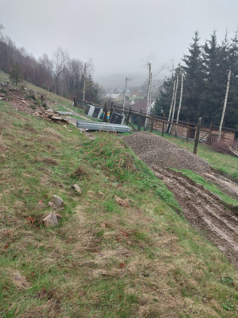 Systemy fotowoltaiczne Maćkowski _ 40 KW na gruncie w Stroniu Śląskim